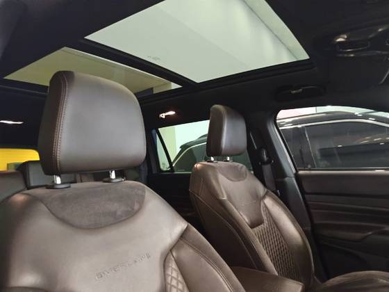 JEEP COMMANDER 1.3 T270 TURBO FLEX OVERLAND AT6 JEEP COMMANDER 1.3 T270 TURBO FLEX OVERLAND AT6